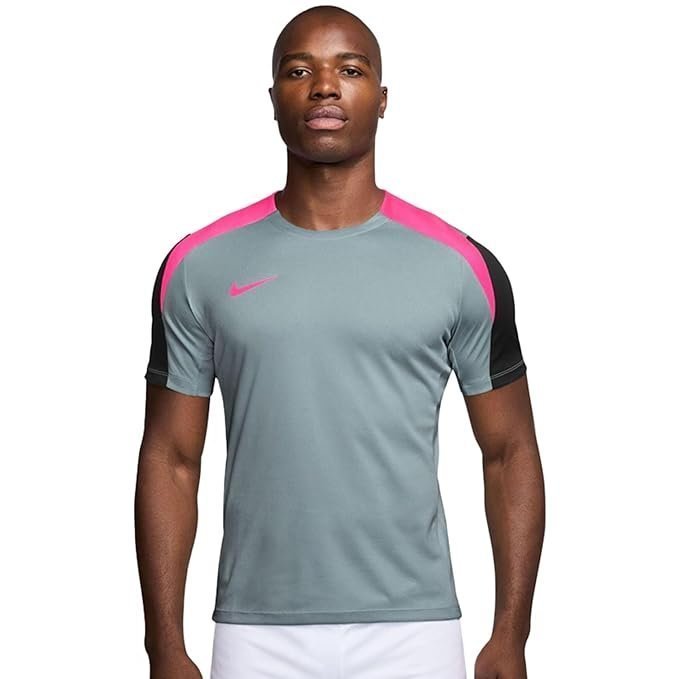 Nike Men’s Regular Fit T-Shirt